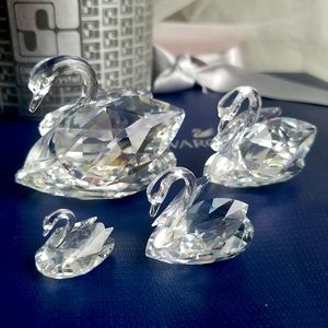 AUTHENTIC Swarovski Swan Figurines SET of 4 Vintage Swans in Swarovski box